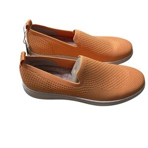 BORN Patton Slip-on Walking Shoes in Papaya Size 10 NWT